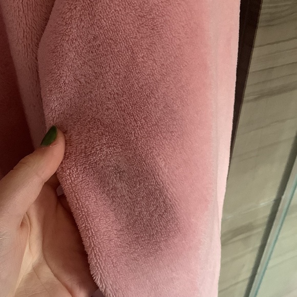 victoria’s secret pink robe - Picture 3 of 8